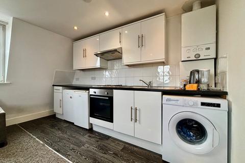 2 bedroom apartment to rent, Trinity Road, Tooting Bec, SW17
