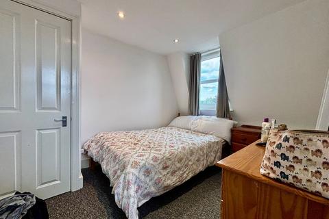 2 bedroom apartment to rent, Trinity Road, Tooting Bec, SW17