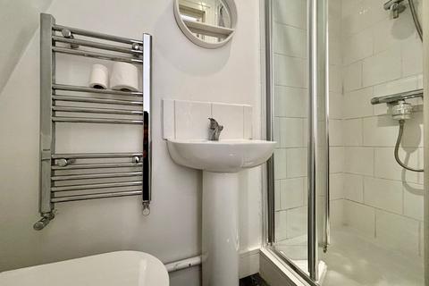 2 bedroom apartment to rent, Trinity Road, Tooting Bec, SW17