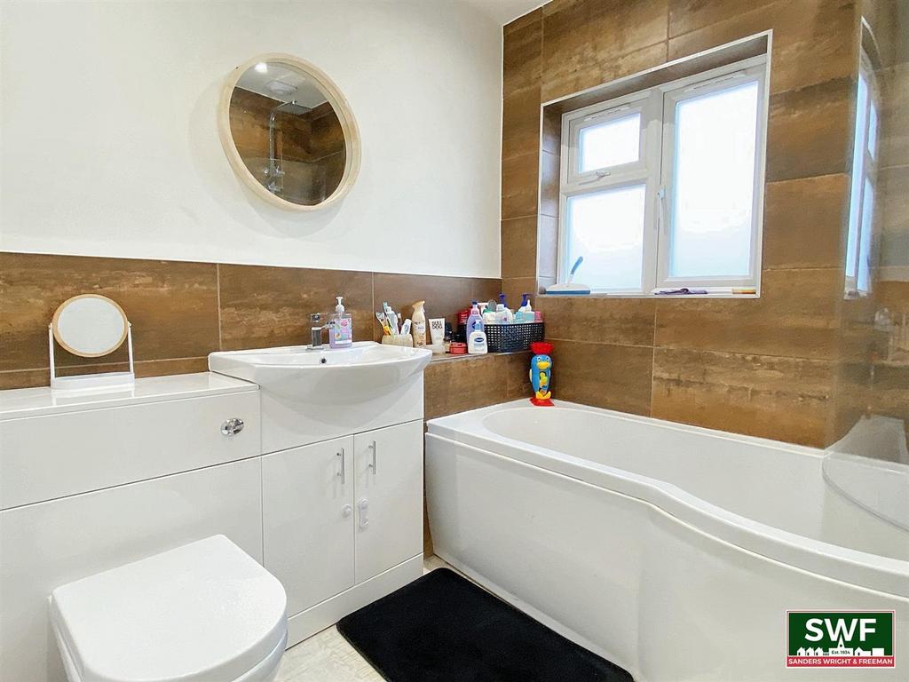 Bathroom1.jpg