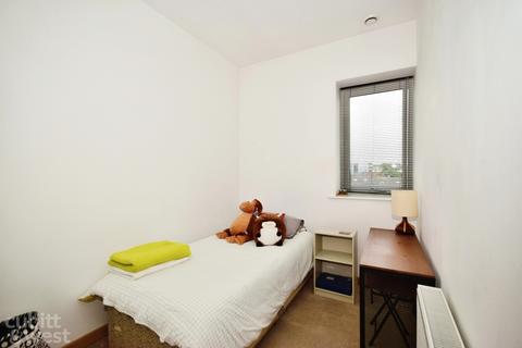 2 bedroom apartment to rent, Manor Road Wallington SM6