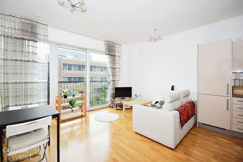 2 bedroom apartment to rent, Manor Road Wallington SM6