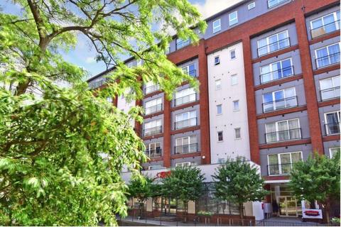 2 bedroom apartment to rent, Manor Road Wallington SM6