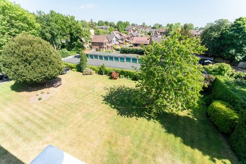 3 bedroom flat for sale, Shortlands Road Bromley BR2