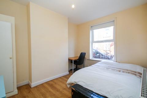 3 bedroom terraced house to rent, BILLS INCLUDED - Thornville Street, Hyde Park, Leeds, LS6
