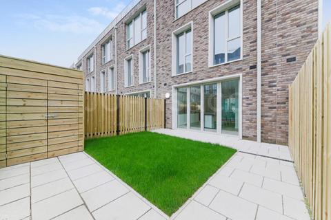 3 bedroom townhouse for sale, Starboard Way, London, E16