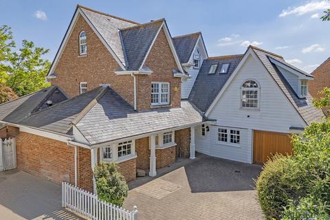 5 bedroom detached house for sale, Beaulieu Park CM1