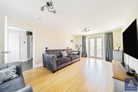 57 Flanders Way, Brackley, NN13 6FX