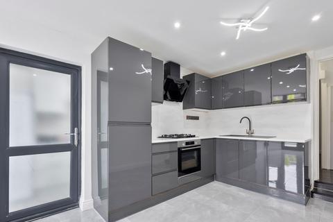 3 bedroom terraced house for sale, Higham Hill Road, London E17