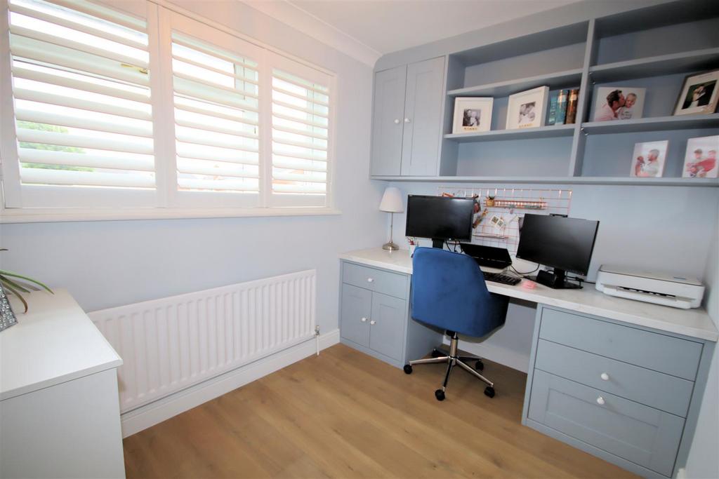 10 Byfield Close-B4-1.jpg