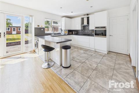 4 bedroom semi-detached house for sale, Langley Road, Langley, Berkshire, SL3