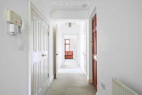 2 bedroom retirement property for sale, Esher Park Avenue, Esher KT10