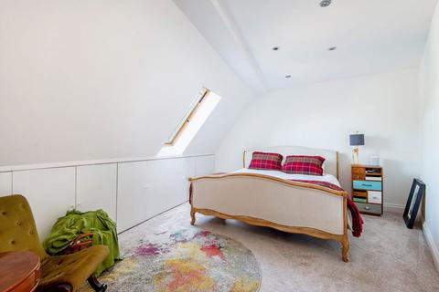 3 bedroom maisonette for sale, White Horse Lane, London E1