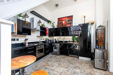 undefined, White Horse Lane, London E1