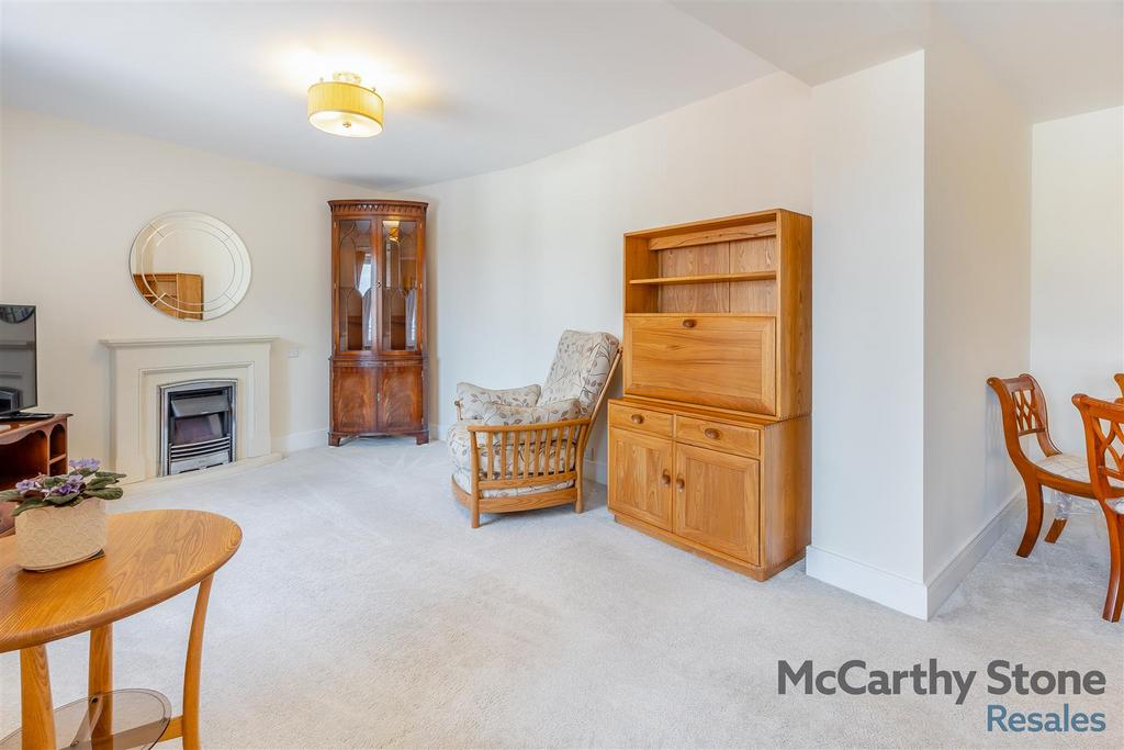 8648425-interior16.jpg