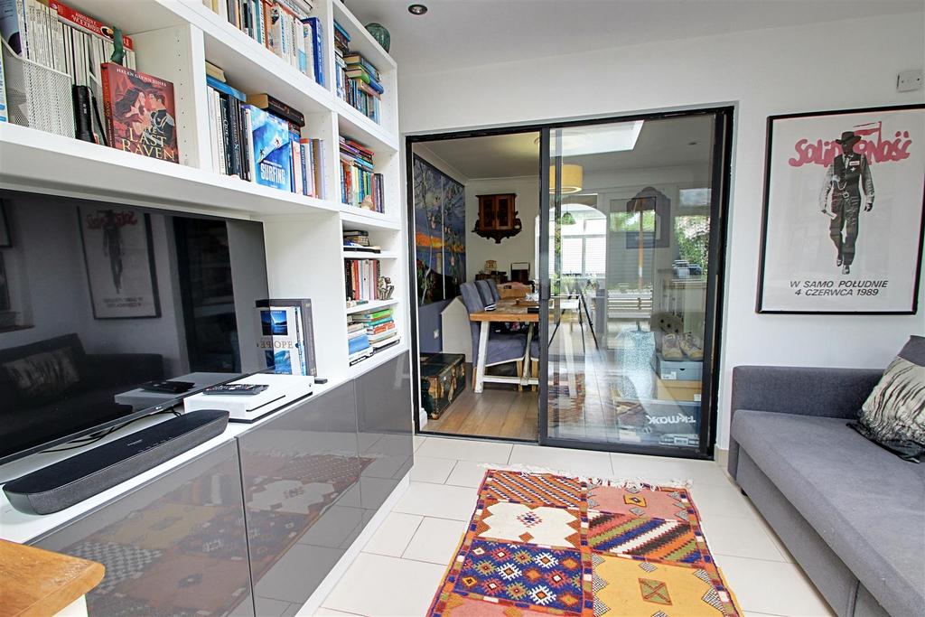 Family Room 1.jpg