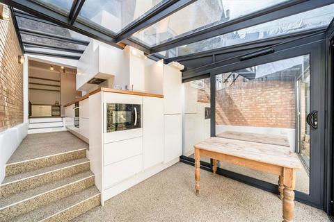 2 bedroom flat for sale, Old Road, London SE13