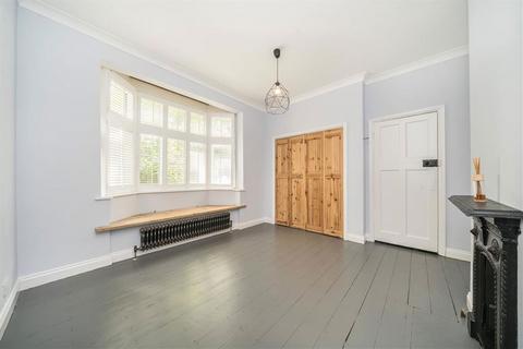 2 bedroom flat for sale, Old Road, London SE13