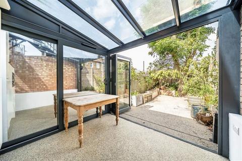2 bedroom flat for sale, Old Road, London SE13