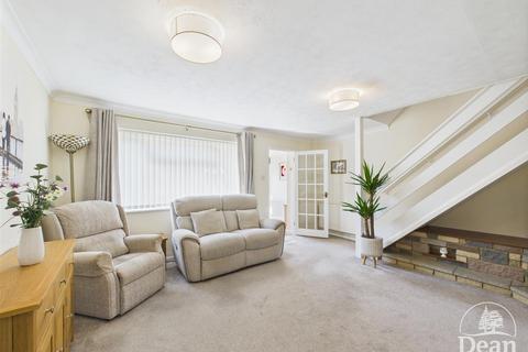 3 bedroom semi-detached house for sale, Abbotswood Road, Gloucester GL3