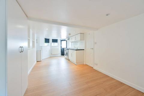 Studio to rent, Waller Road, Telegraph Hill, London, SE14