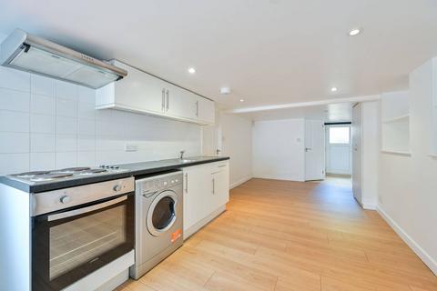 Studio to rent, Waller Road, Telegraph Hill, London, SE14