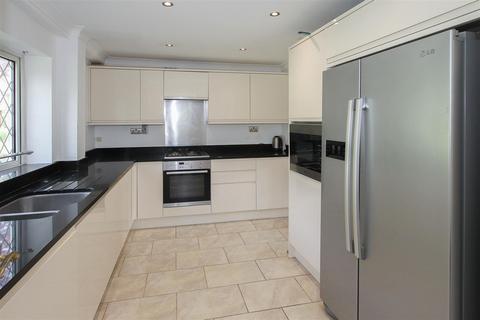 4 bedroom detached house for sale, Tysea Hill, Stapleford Abbotts, Romford