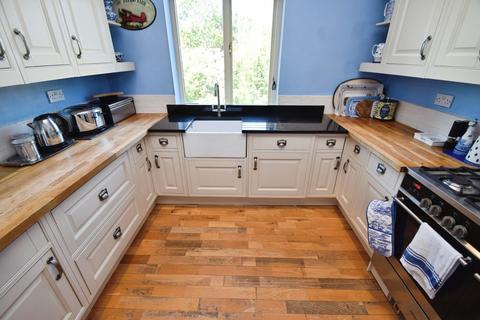 5 bedroom semi-detached house for sale, Park Mount Avenue, Bradford BD17