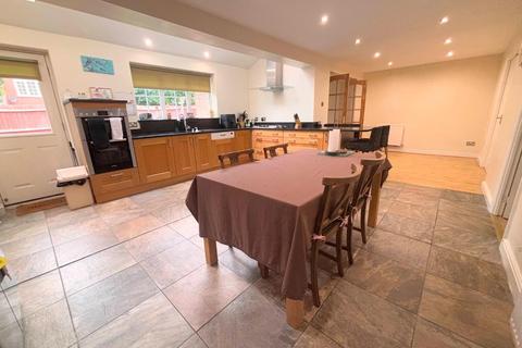 17 Foxfield Way, Northampton, NN4 5BE