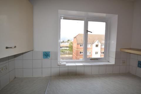 2 bedroom flat for sale, Fenman Gardens, Ilford