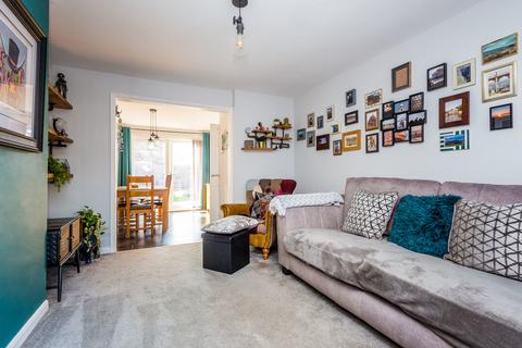 17 Balham Close, Rushden, NN10 9JL