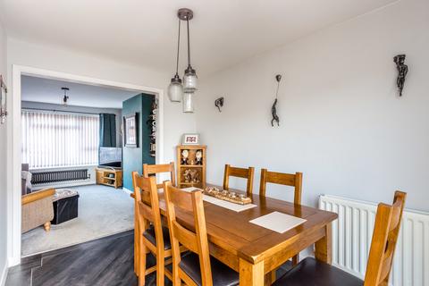 17 Balham Close, Rushden, NN10 9JL