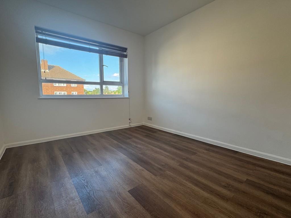 Bedroom 1 (2)