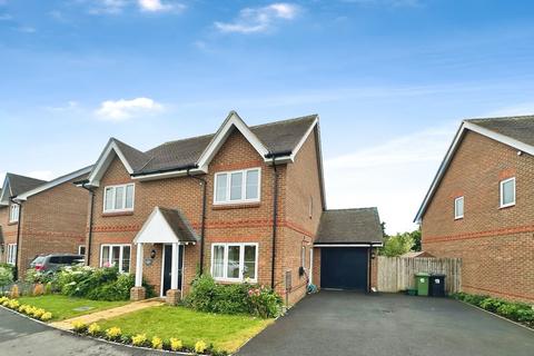 15 Centenary Fields, Bramley, Tadley, RG26 5GU
