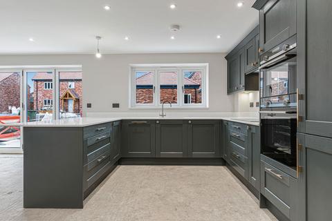 4 bedroom detached house for sale, 123 Dickens Heath Road, Solihull B90