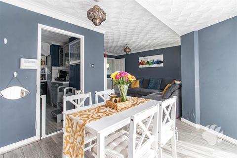 2 bedroom end of terrace house for sale, Timberlog Lane, Basildon SS14