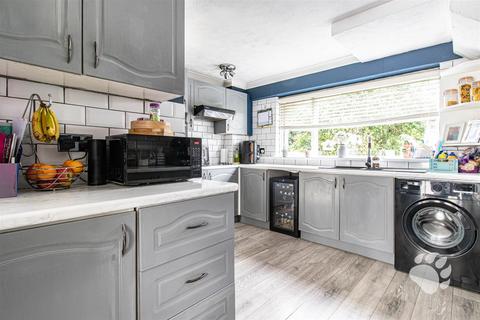 2 bedroom end of terrace house for sale, Timberlog Lane, Basildon SS14