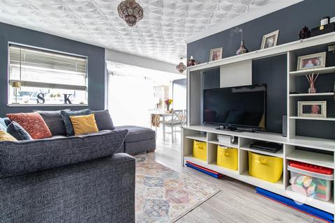 2 bedroom end of terrace house for sale, Timberlog Lane, Basildon SS14