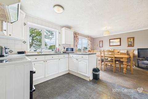 3 bedroom semi-detached house for sale, Davies Drive, Uttoxeter