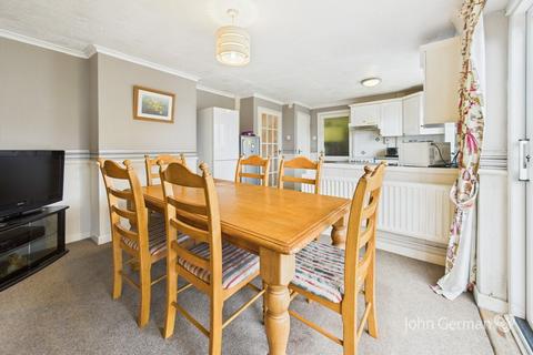 3 bedroom semi-detached house for sale, Davies Drive, Uttoxeter