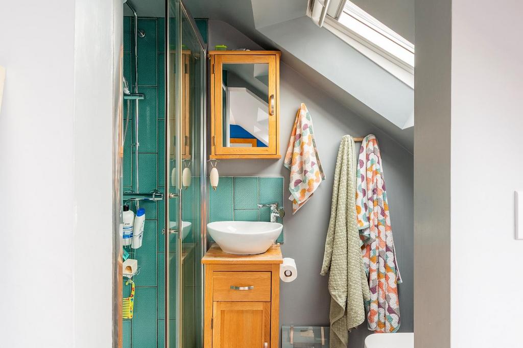 8 D6 RWH - Ensuite B.jpg