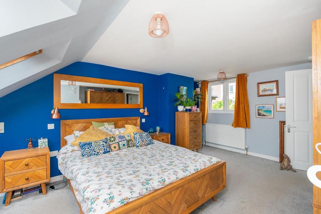 8 D6 RWH - Bedroom I.jpg