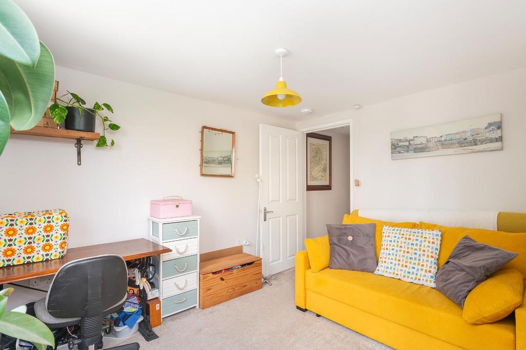 8 D6 RWH - Bedroom F.jpg