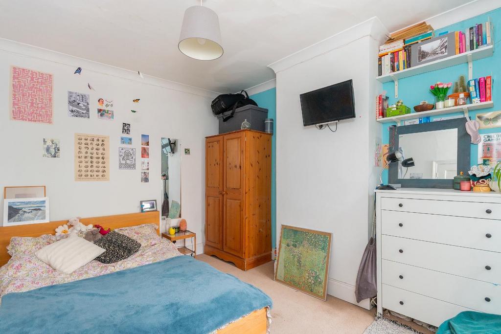 8 D6 RWH - Bedroom B.jpg
