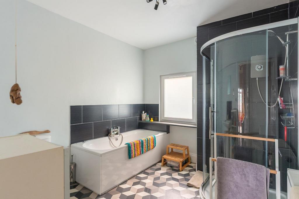 8 D6 RWH - Bathroom C.jpg
