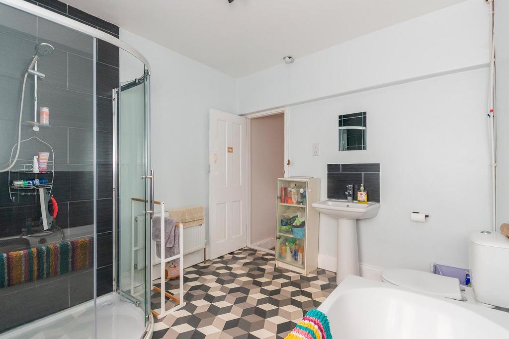 8 D6 RWH - Bathroom B.jpg