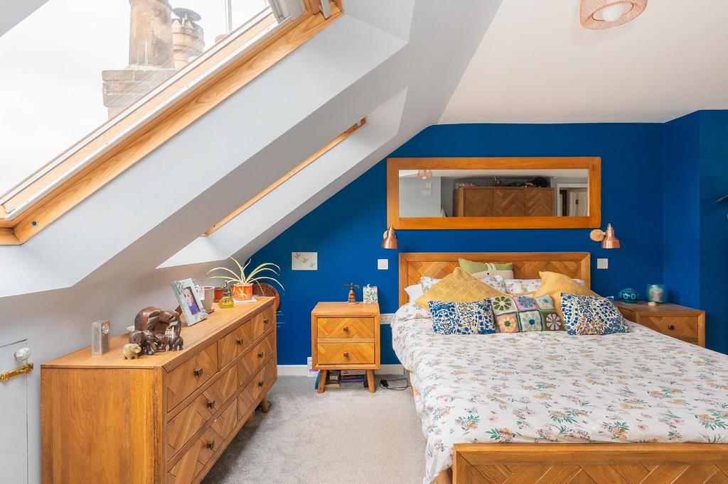 8 D6 RWH - Bedroom H.jpg
