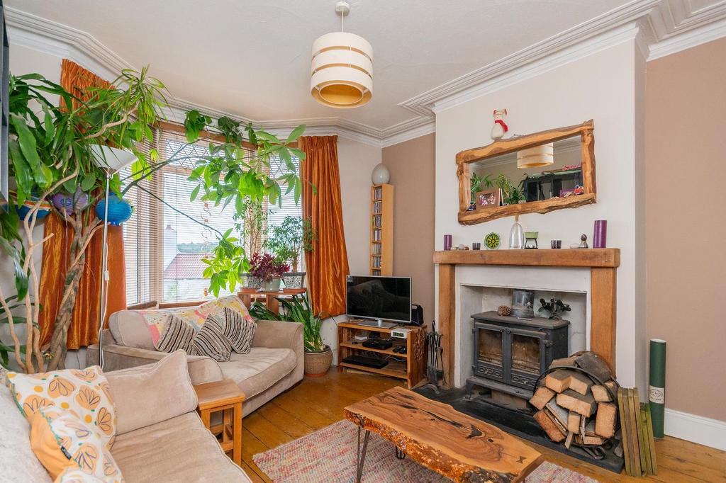 8 D6 RWH - Living Room C.jpg