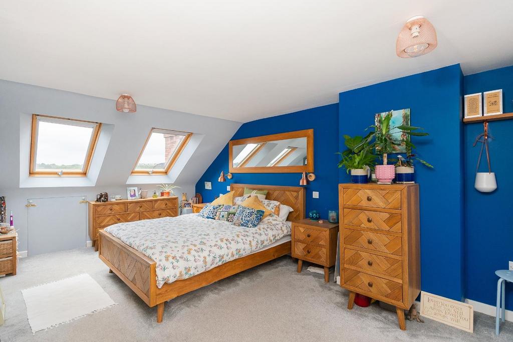 8 D6 RWH - Bedroom L.jpg