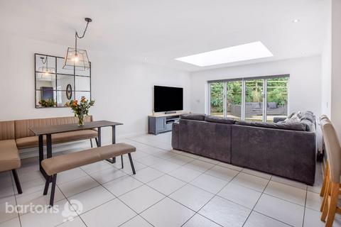 5 bedroom detached house for sale, Weavers Chase, WICKERSLEY